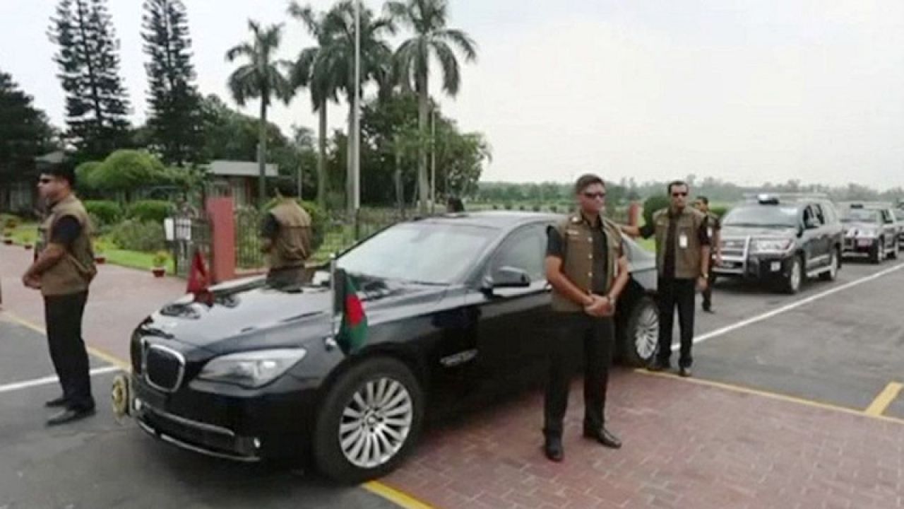 বাংলাদেশের গুরুত্বপূর্ণ ব্যক্তিদের নিরাপত্তায় সাবেক সরকারের ক্যাডাররা!