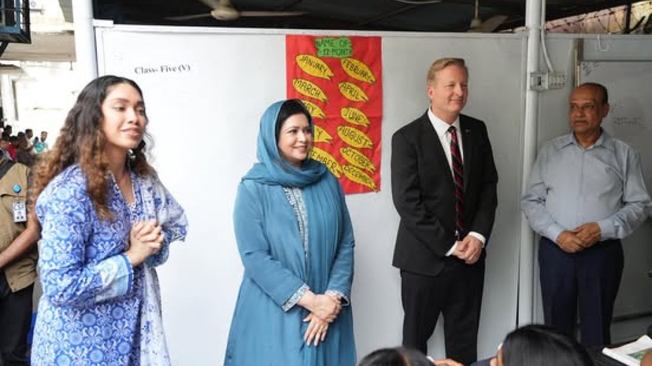 মার্কিন রাষ্ট্রদূত ক্রিস্টেনসেন ও বিশেষ দূত চার্লস হার্ডারের সুরভী স্কুল ও হেলথ ক্যাম্প পরিদর্শন