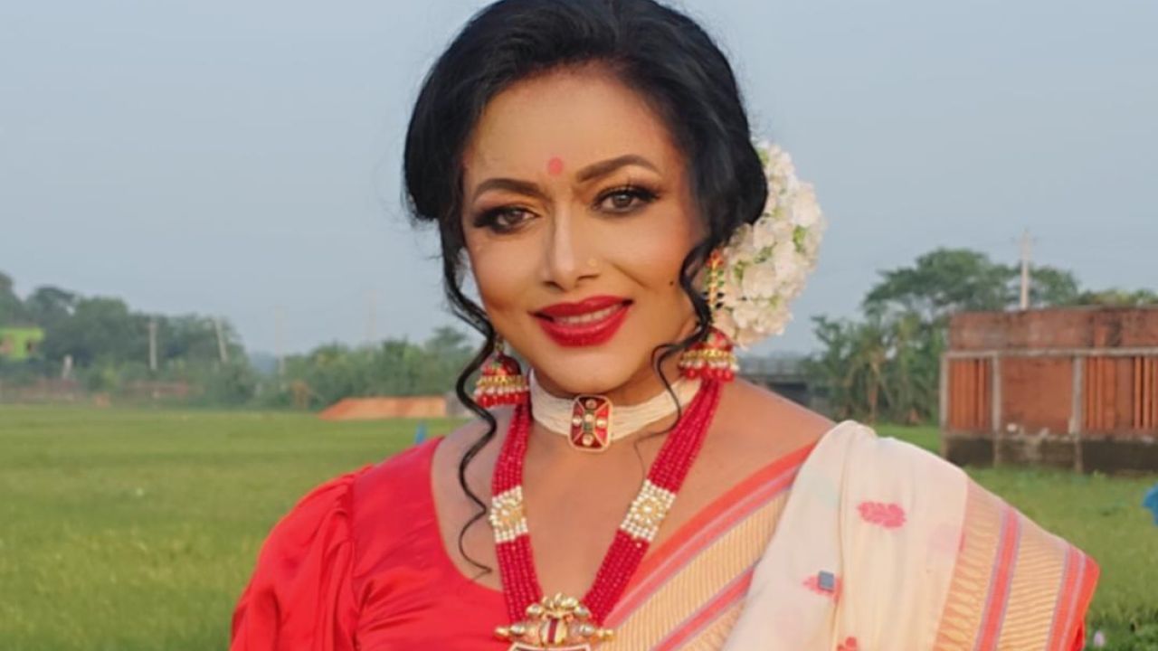 সাধারণ উদযাপনেই স্বস্তি খুঁজে পান রোজিনা