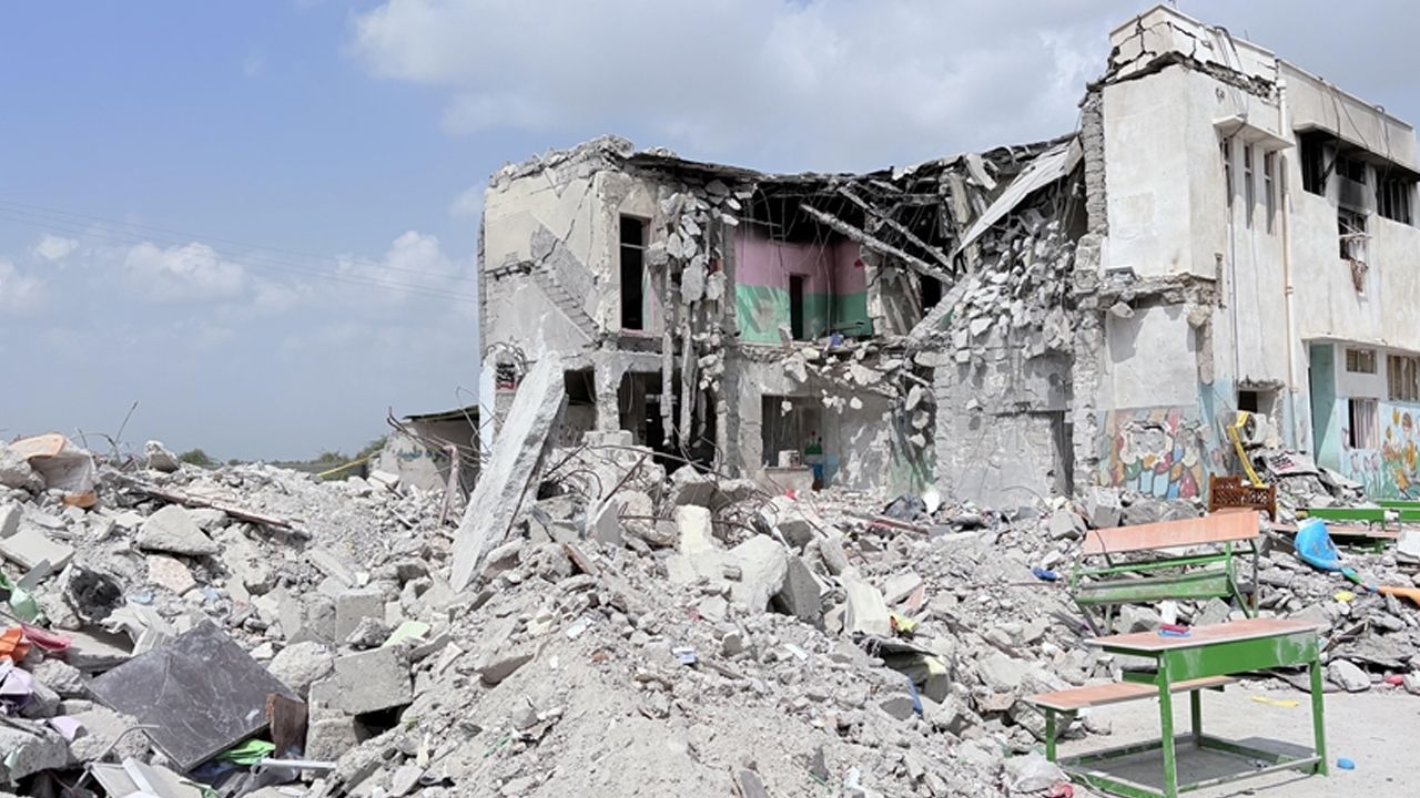 যুক্তরাষ্ট্র-ইসরায়েলের হামলায় ইরানের ১৩শ’ স্কুল ক্ষতিগ্রস্ত