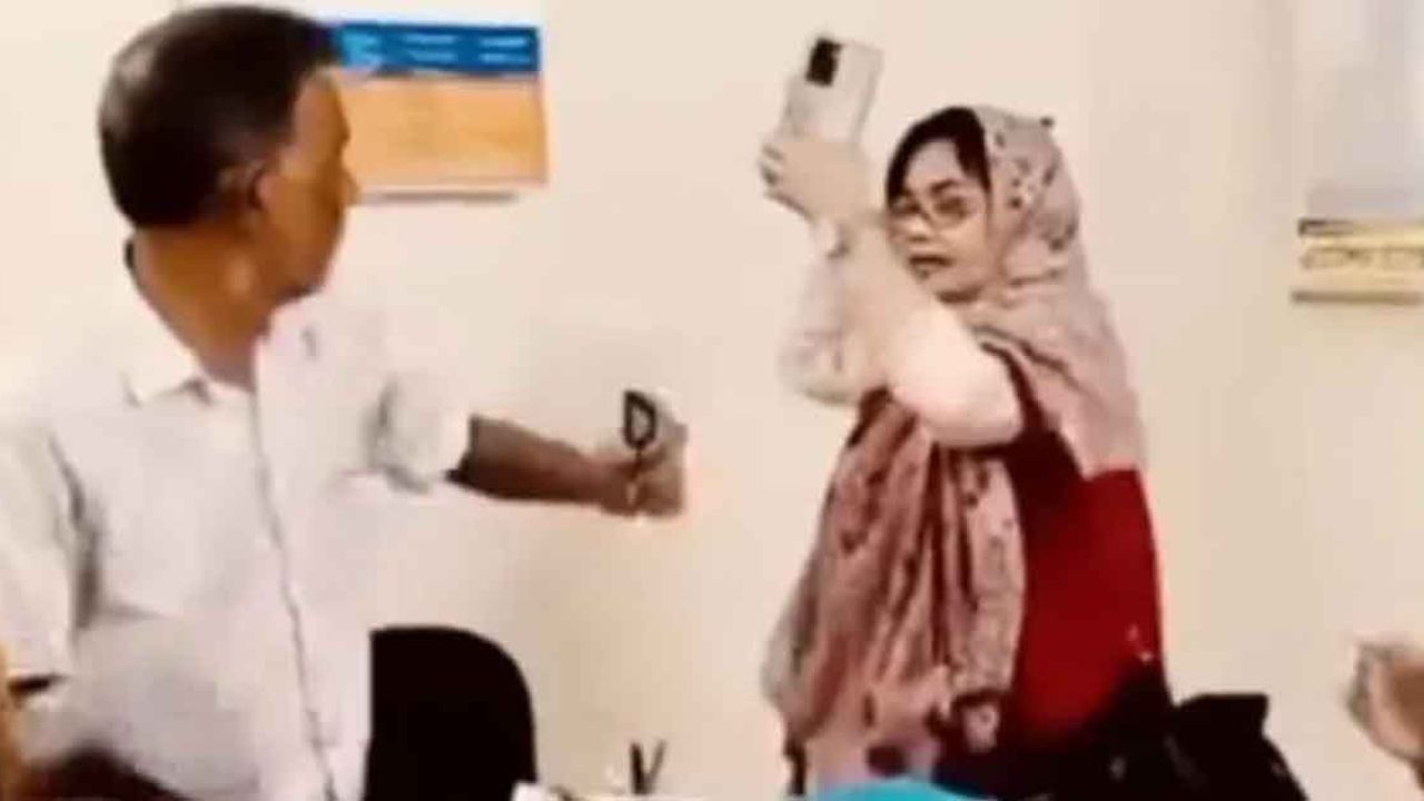 শিক্ষিকাকে জুতাপেটা করা সেই বিএনপি নেতাকে বহিস্কার