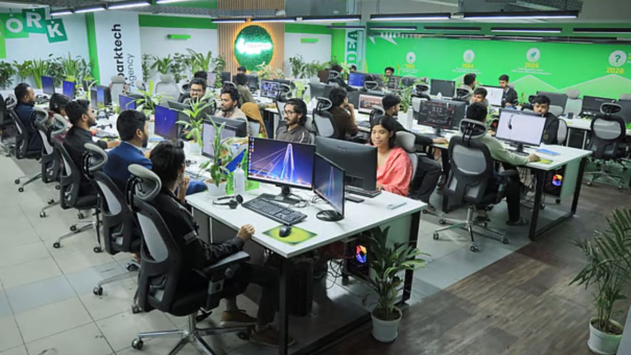 পাঁচ লাখে শুরু, এখন কর্মীদের মাসিক বেতনই দেয় ৮ কোটি টাকা