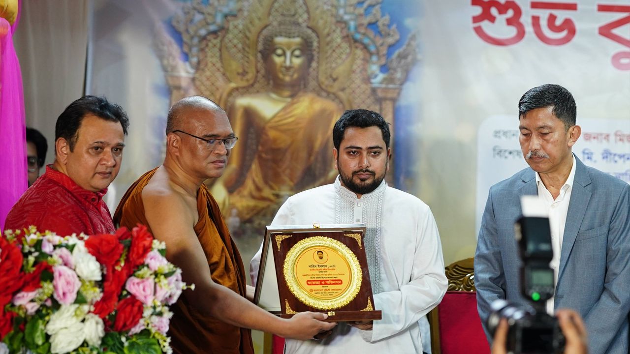 ধর্মীয় প্রতিষ্ঠানগুলো ঐক্যের কেন্দ্রবিন্দু হতে পারে : নাহিদ ইসলাম