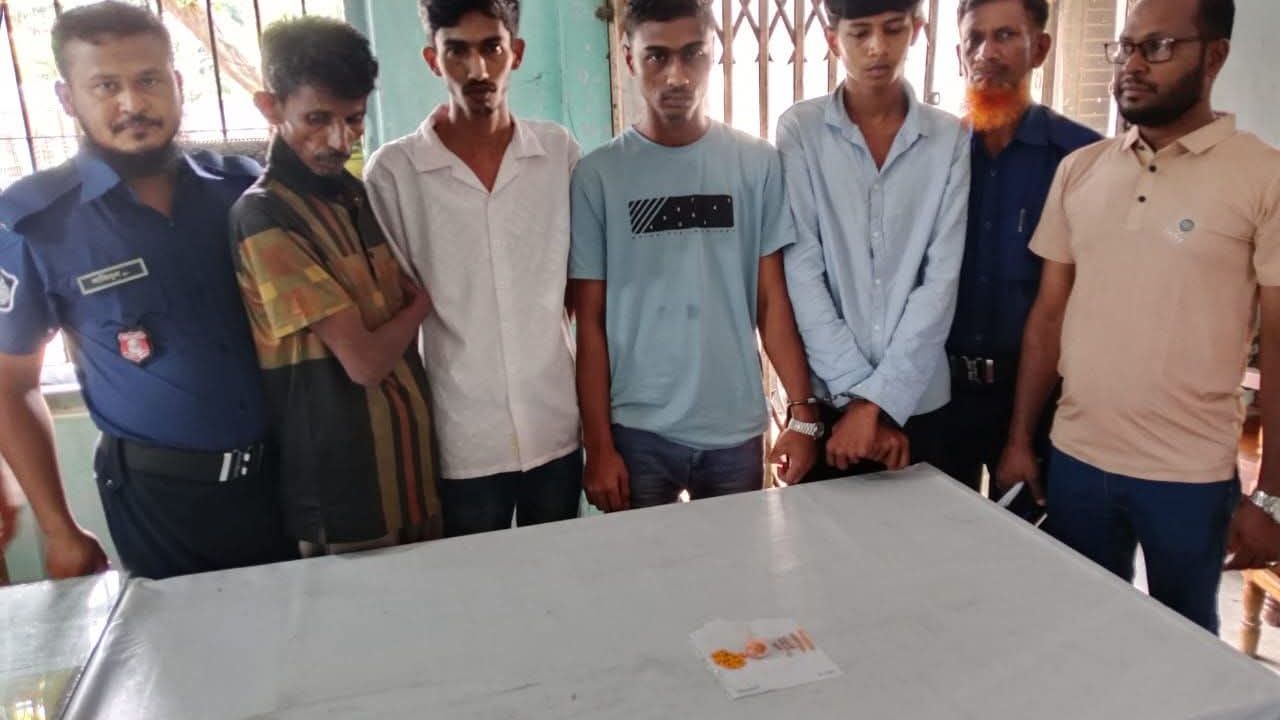 বামনায় পুলিশের বিশেষ অভিযান: ১২৫ পিস ইয়াবাসহ ৪ মাদক ব্যবসায়ী আটক