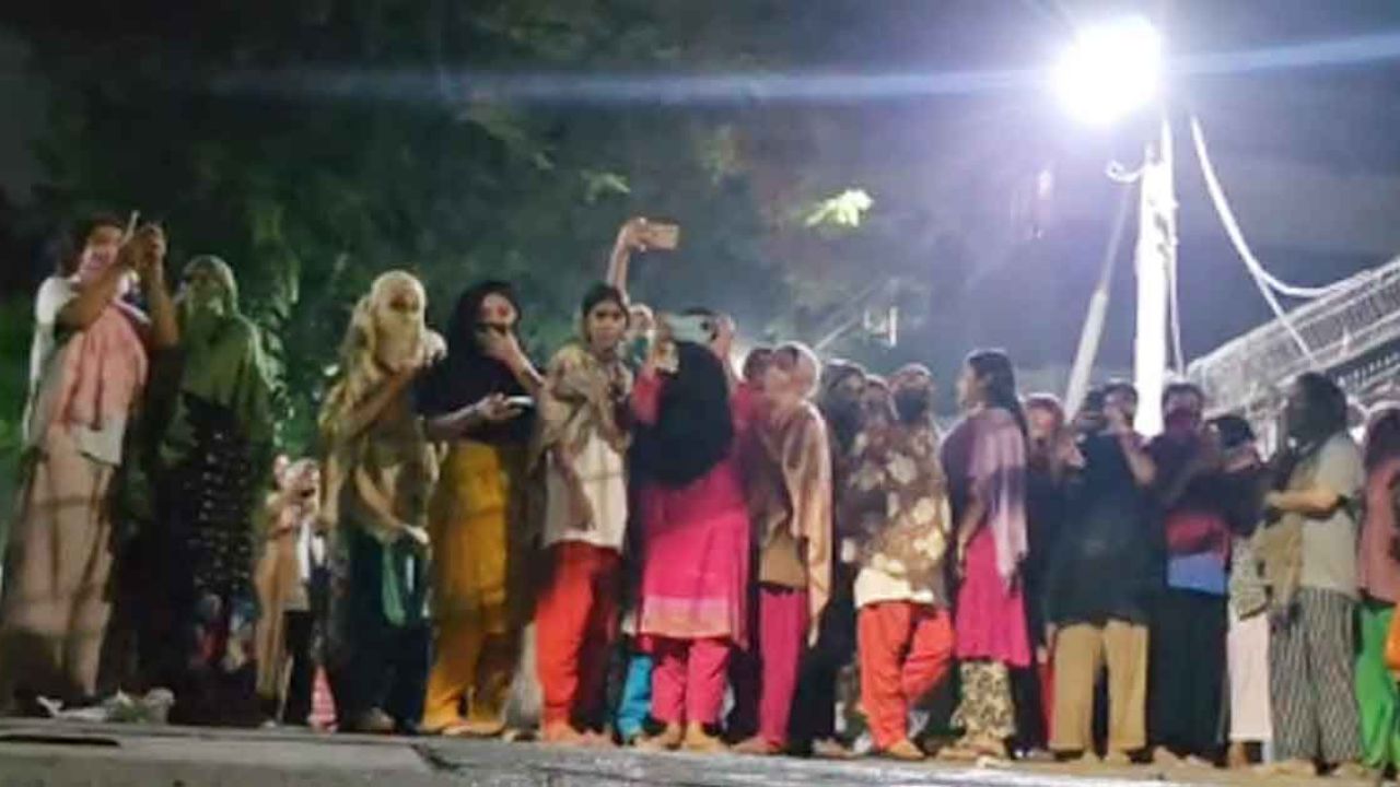 মধ্যরাতে উত্তাল ইডেন মহিলা কলেজ