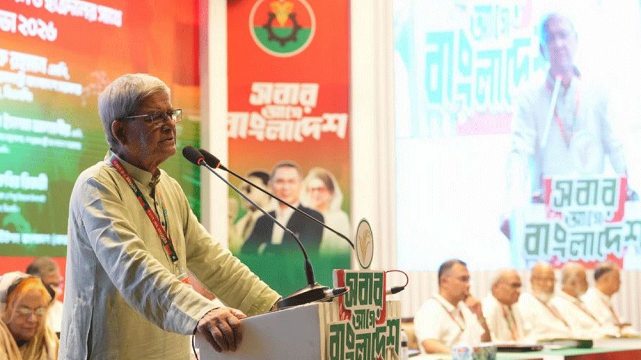 দেশকে ধ্বংসস্তূপ থেকে টেনে তোলাই বিএনপির নতুন চ্যালেঞ্জ : মির্জা ফখরুল