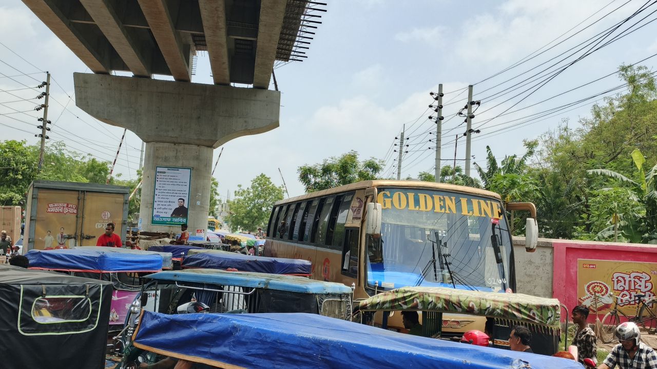 চুয়াডাঙ্গায় তীব্র যানজটে নাকাল সাধারণ মানুষ, দ্রুত সমাধানের দাবি