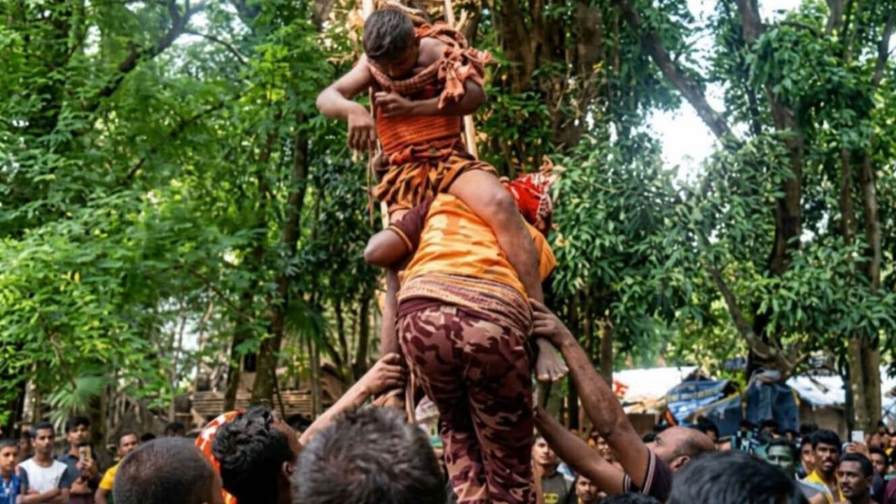 মণিরামপুরে নারকেল গাছে উঠে আম পাড়তে গিয়ে যুবকের মৃত্যু! 