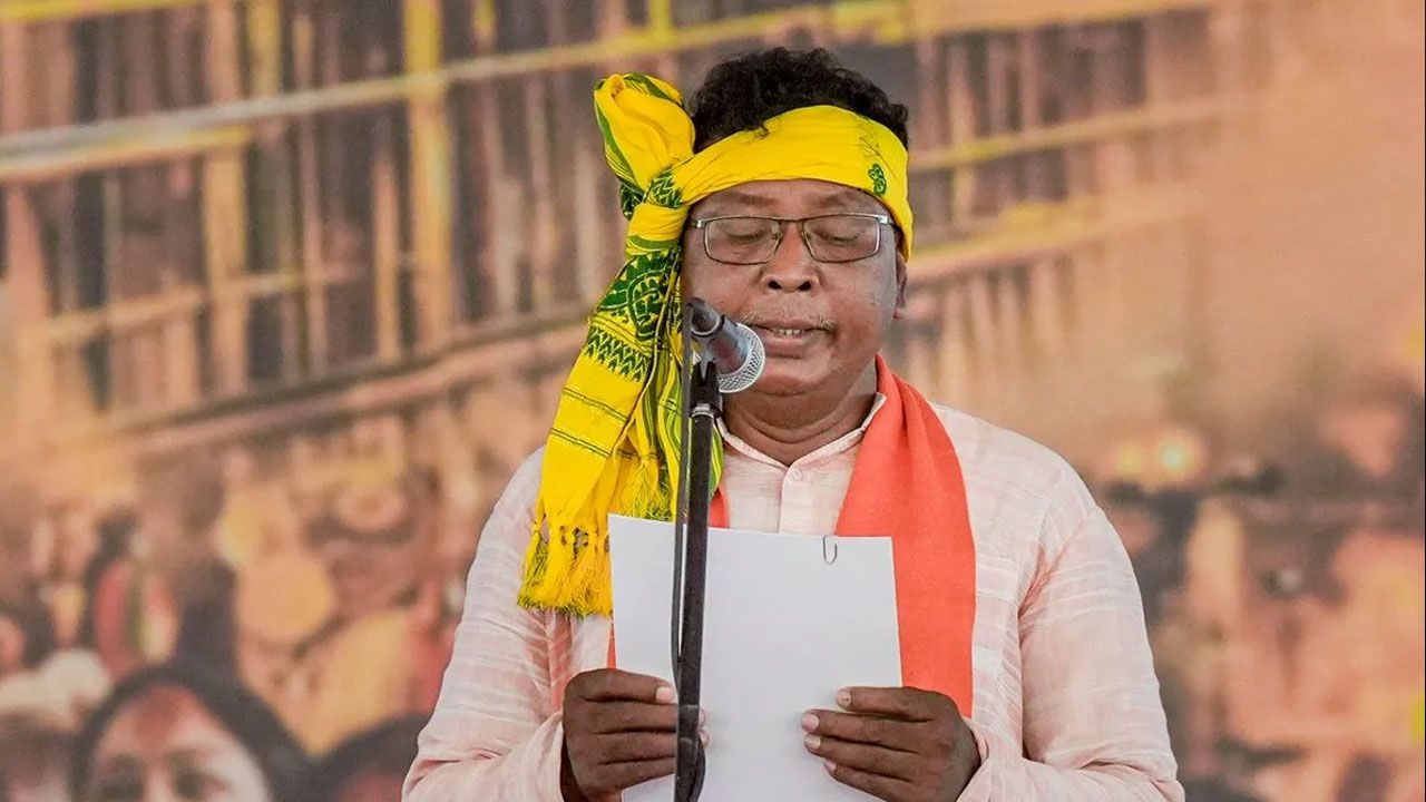এবার মাদ্রাসা বন্ধের হুঁশিয়ারি বিজেপির মন্ত্রীর