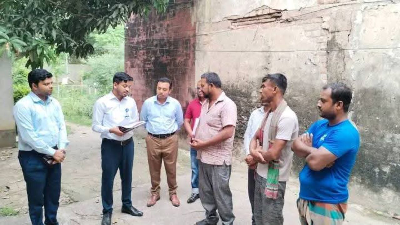 ​চুয়াডাঙ্গায় অবৈধভাবে ডিএপি সার পরিবহন: ব্যবসায়ীকে জরিমানা, ৪০ বস্তা সার জব্দ