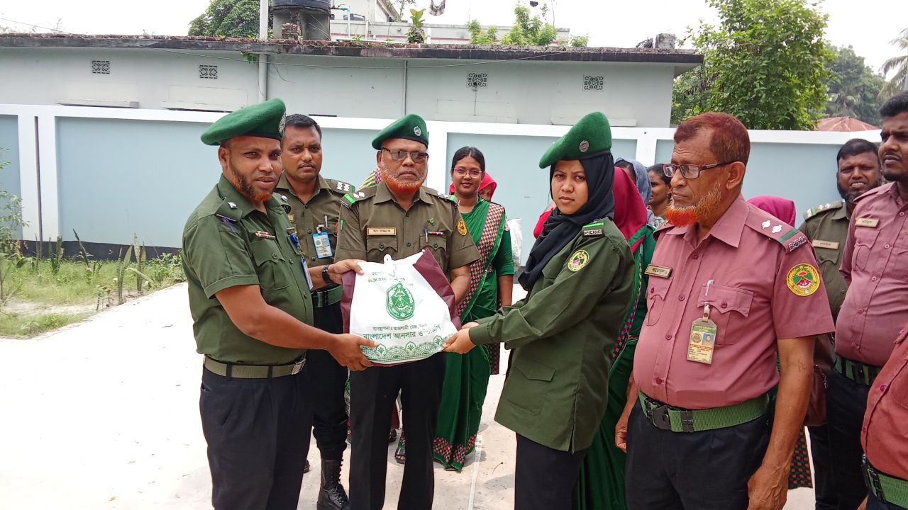 মহাপরিচালকের ঈদ উপহার পেলেন আনসার-ভিডিপির ভাতাভোগী সদস্য-সদস্যারা