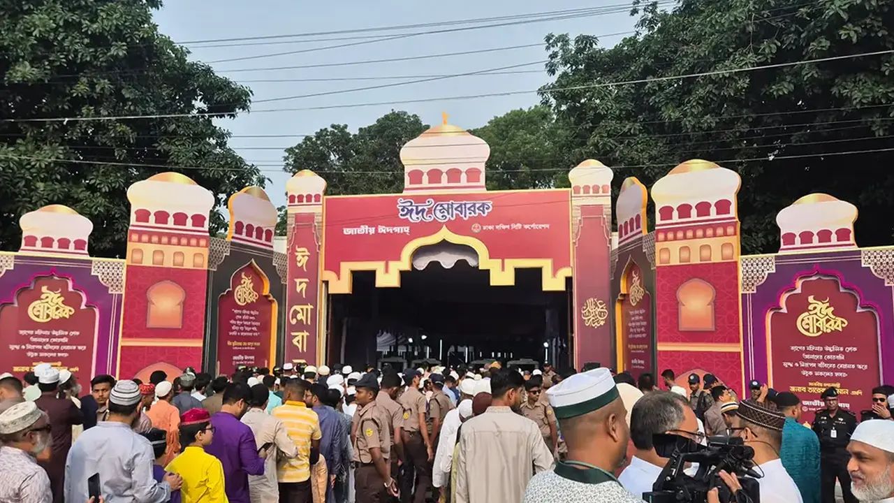 জাতীয় ঈদগাহে ঈদুল আজহার প্রধান জামাত অনুষ্ঠিত