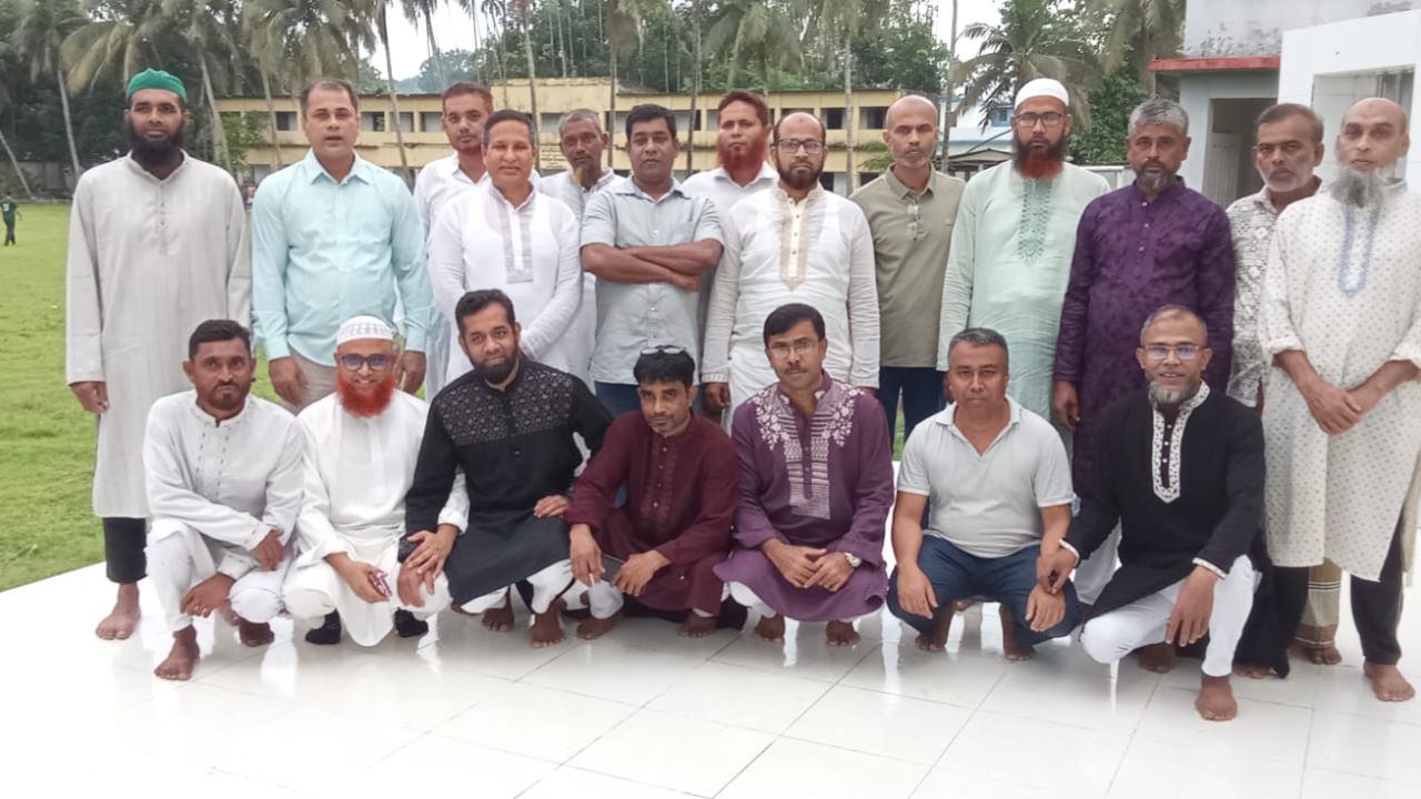 নড়াগাতীতে ৩১ বছর পর সি এম বি ইউনিয়ন মাধ্যমিক বিদ্যালয়ের ১৯৯৫ ব্যাচের ঈদ পুনর্মিলনী উদযাপন