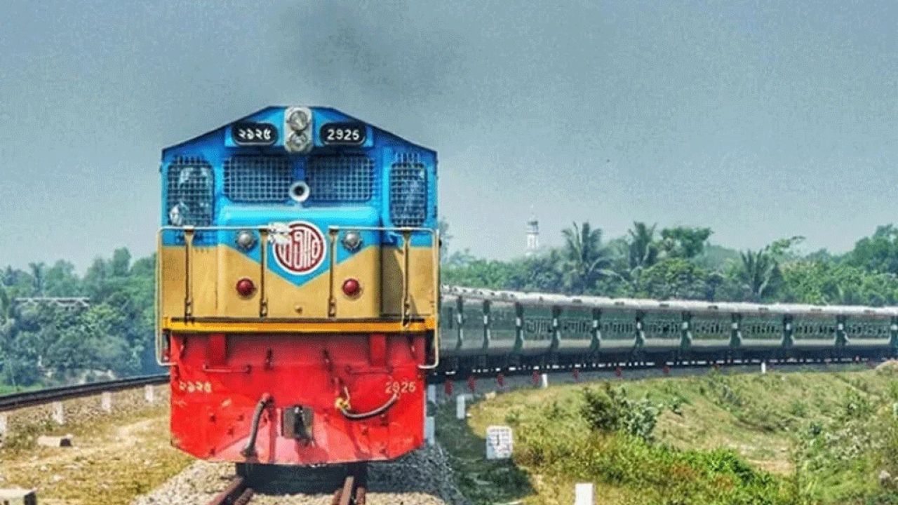 ইঞ্জিন সংকটে ৫ ট্রেন বন্ধ, বিপাকে যাত্রীরা